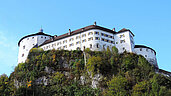 Die Festung in der Tiroler Stadt Kufstein von außen.